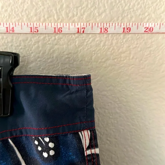 Womens Board Shorts. Size 2XL. FITS LIKE A LARGE OR FITTED XL (small waisted)!! - Picture 2 of 5